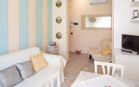 Evelyn Apartment - Diano Marina: Habitación, Propiedad, Mueble, Diseño De Interiores, Edificio, Casa, Pared, Sala, Suelo, Bienes Raíces