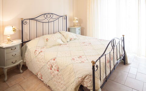 Evelyn Apartment - Diano Marina: Habitación, Cama, Mueble, Sábana, Habitación, Marco De La Cama, Propiedad, Producto, Lecho, Colchón