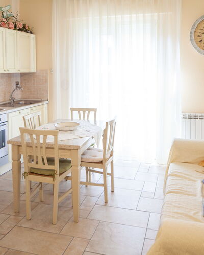 Evelyn Apartment - Diano Marina: Propiedad, Habitación, Mueble, Diseño De Interiores, Edificio, Suelo, Pared, Sala, Casa, Bienes Raíces