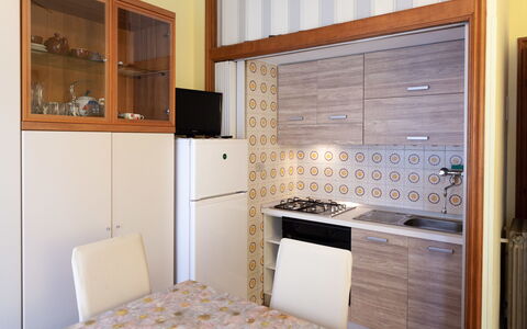 Eveten Apartments - Diano Marina: Habitación, Propiedad, Loseta, Mueble, Gabinetes, Mostrador, Diseño De Interiores, Suelo, Cocina, Edificio