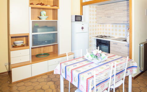 Eveten Apartments - Diano Marina: Mueble, Habitación, Propiedad, Cocina, Gabinetes, Diseño De Interiores, Edificio, Suelo, Casa, Mostrador
