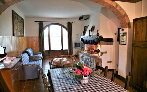 Agriturismo Girasole: Habitación, Propiedad, Diseño De Interiores, Edificio, Mueble, Sala, Techo, Arquitectura, Arco, Casa