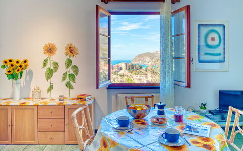 Olivi Del Mesco - Levanto: Habitación, Azul, Propiedad, Turquesa, Diseño De Interiores, Mesa, Amarillo, Azur, Comedor, Mueble