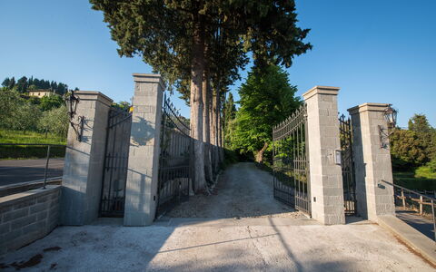 Il Marchese Di Ronta: Pared, Arquitectura, Árbol, Cielo, Edificio, Vacaciones, Luz De Sol, Sitio Historico, Casa, Sombra
