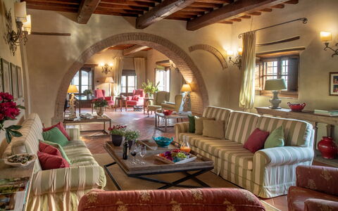 Borgo Gerlino: Habitación, Propiedad, Edificio, Diseño De Interiores, Mueble, Sala, Bienes Raíces, Inmuebles, Casa, Mesa