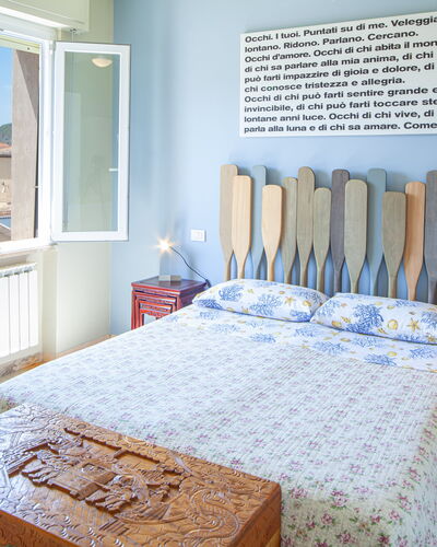 Giulia Apartment 2 - Levanto: Mueble, Propiedad, Azul, Azur, Madera, Comodidad, Ventana, Diseño De Interiores, Mesa, Arquitectura