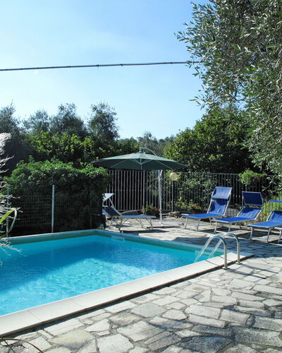 Agnese (Dol235): Agua, Planta, Propiedad, Cielo, Piscina, Azur, Árbol, Sombra, Paisaje Natural, Hierba