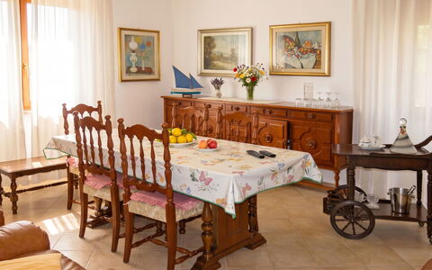 Lia: Mueble, Diseño De Interiores, Mesa, Piso, Madera, Suelo, Habitación, Encendiendo, Comedor, Marco