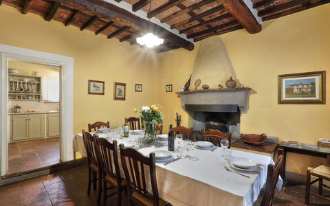 Casa Rosa: Habitación, Propiedad, Edificio, Comedor, Techo, Restaurante, Diseño De Interiores, Mueble, Bienes Raíces, Mesa