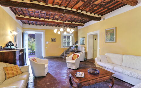 Casa Rosa: Propiedad, Habitación, Sala, Edificio, Mueble, Techo, Diseño De Interiores, Bienes Raíces, Casa, Casa
