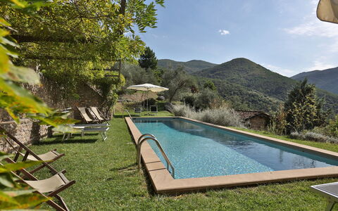 Chiodo: Piscina, Propiedad, Paisaje Natural, Casa, Inmuebles, Bienes Raíces, Hierba, Casa, Ocio, Edificio