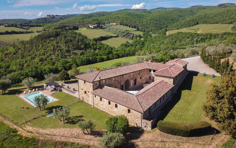 La Corte Di Campalli: Nube, Cielo, Planta, Paisaje Natural, El Terreno Del Lote, Edificio, Árbol, Paisaje, Casa, Cabaña