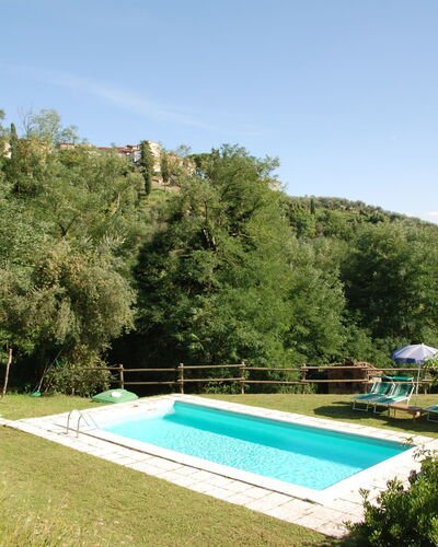 Magrini: Piscina, Propiedad, Casa, Bienes Raíces, Inmuebles, Edificio, Ocio, Villa, Hierba, Árbol
