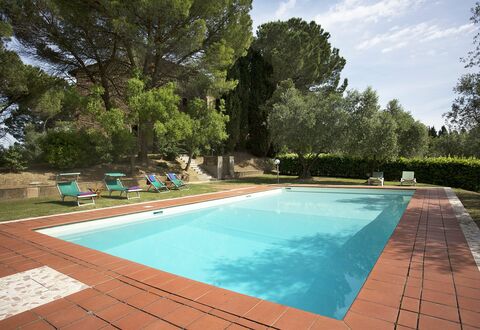 Malmantile: Piscina, Propiedad, Ocio, Hierba, Bienes Raíces, Casa, Patio Interior, Casa, Rectángulo, Árbol