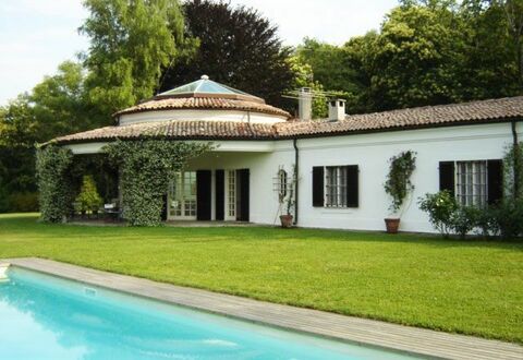 Villa Adriana: Casa, Propiedad, Casa, Edificio, Bienes Raíces, Villa, Arquitectura, Inmuebles, Piscina, Techo
