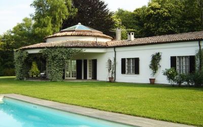 Villa Adriana: Casa, Propiedad, Casa, Edificio, Bienes Raíces, Villa, Arquitectura, Inmuebles, Piscina, Techo