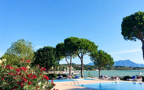 Desenzano 617: Agua, Cielo, Planta, Flor, Piscina, Árbol, Arecales, Costeras Y Los Accidentes Geográficos Oceánico, Paisaje Natural, Ocio