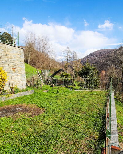 Aurano 603: Verde, Vegetación, Colina, Tierras Altas, Área Rural, Hill Station, Cobertura Del Suelo, Pendiente, Jardín, Valle