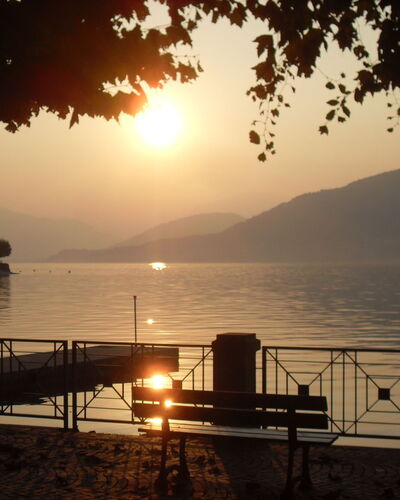 Montesole: Agua, Cielo, Atmósfera, Resplandor Crepuscular, Ligero, Montaña, Oscuridad, Puesta De Sol, Árbol, Lago