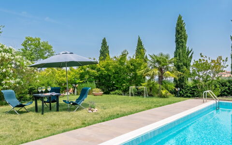 Ca' Del Vento: Azul, Piscina, Jardín, Mueble Para Exteriores, Sombra, Recurso, Eco Hotel, Paisajismo, Yarda, Villa