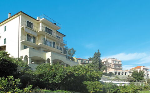 Pietra Ligure 612: Cielo, Edificio, Planta, Ventana, Árbol, Nube, Diseño Urbano, Barrio, Barrio Residencial, Bienes Raíces