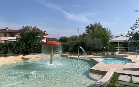 Moniga del Garda 653: Agua, Cielo, Nube, Los Recursos Hídricos, Propiedad, Árbol, Piscina, Planta, Ocio, Material Compuesto