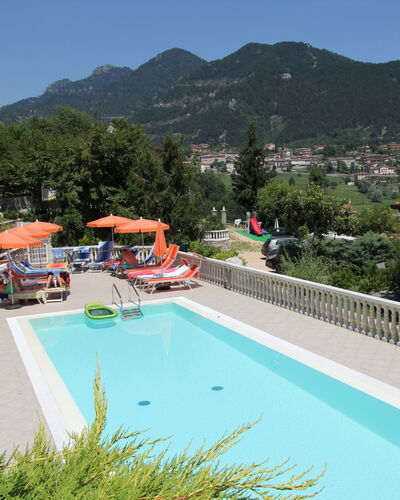 Tremosine 651: Piscina, Propiedad, Recurso, Ocio, Vacaciones, Bienes Raíces, Turismo, Ciudad De Vacaciones, Hill Station, Edificio