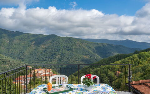 Tavole 603: Cielo, Hill Station, Montaña, Propiedad, Árbol, Vacaciones, Turismo, Casa, Colina, Área Rural
