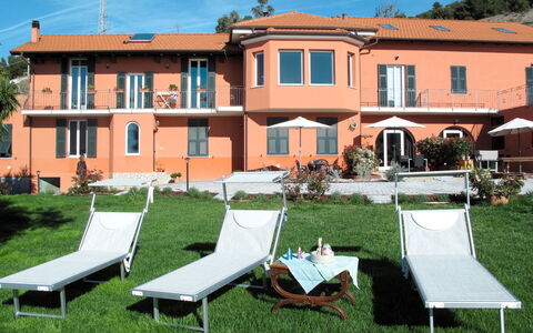 San Lorenzo al Mare 645: Cielo, Propiedad, Edificio, Planta, Ventana, Mueble Para Exteriores, Sombra, Ocio, Hierba, Barrio Residencial