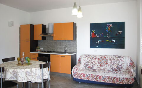 San Lorenzo al Mare 645: Mueble, Diseño De Interiores, Piso, Suelo, Mesa, Habitación, Silla, Sala, Departamento, Sofá