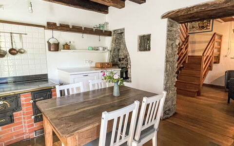 Casa Lienartova: Mueble, Piso, Pared, Diseño De Interiores, Madera, Suelo, Techo, Silla, Cocina, Cocina Y Comedor Mesa