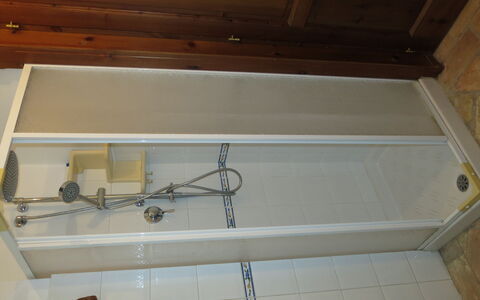 Il Noceto: Piso, Suelo, Diseño De Interiores, Habitación, Loseta, Plomería, Arreglo De Tubería, Baño, Manchas De Madera