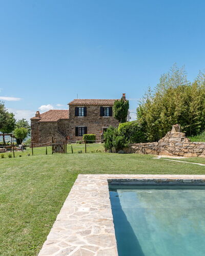 Montecavallo: Cielo, Planta, Agua, Edificio, Árbol, Paisaje Natural, El Terreno Del Lote, Nube, Hierba, Piscina