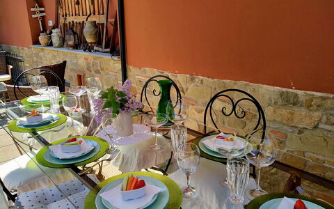 Villa Fusai: Habitación, Mesa, Porcelana, Vajilla, Comida, Vajilla, Utensilios Para Servir, Mueble, Manteles, Diseño De Interiores