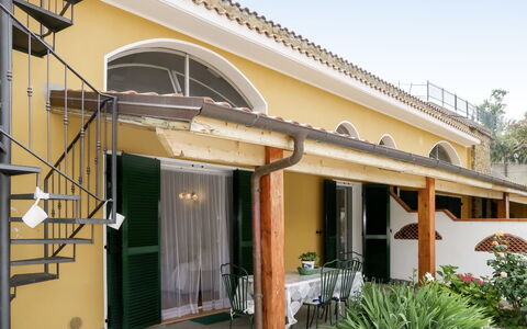Villa Lamarmora: Propiedad, Edificio, Casa, Bienes Raíces, Casa, Arquitectura, Fachada, Patio, Techo, Inmuebles