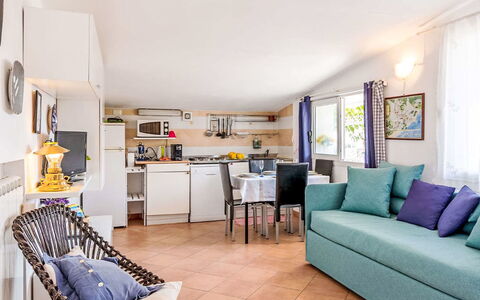 Villetta Laura: Mueble, Diseño De Interiores, Piso, Sofá, Suelo, Silla, Sala, Casa, Departamento