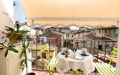 Sinidio: Propiedad, Balcón, Edificio, Habitación, Bienes Raíces, Diseño De Interiores, Casa, Arquitectura, Departamento, Vacaciones