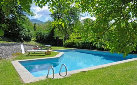 Casa Di Lilli: Agua, Planta, Piscina, Cielo, Árbol, Mueble Para Exteriores, Nube, Paisaje Natural, Paisaje, Hierba