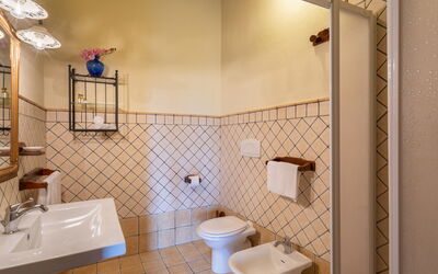 borghigiana-parrino-san-miniato-multiproperty-festa-bathroom