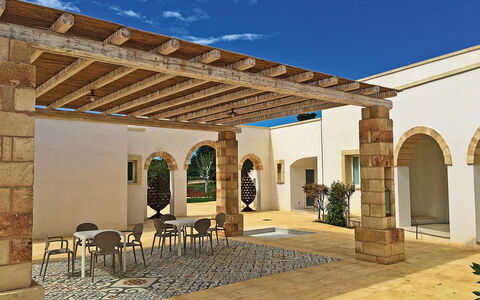 Tenuta Vigna Corallo: Propiedad, Edificio, Casa, Casa, Bienes Raíces, Patio, Inmuebles, Arquitectura, Columna, Barrio Residencial