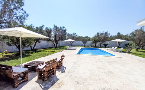Giusy: Piscina, Recurso, Sombra, Inmuebles, Mueble Para Exteriores, Paisajismo, Hacienda, Diseño, Sunlounger, Losa