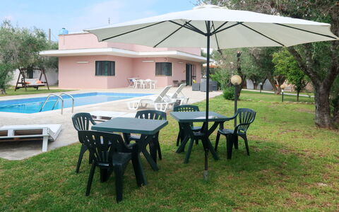 Giusy: Propiedad, Mesa Al Aire Libre, Bienes Raíces, Mesa, Sombra, Patio, Paraguas, Pabellón, Ocio, Patio Interior
