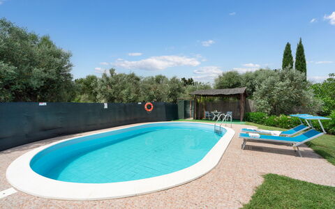 Villa Il Cipresso: Agua, Nube, Cielo, Propiedad, Piscina, Azur, Árbol, Planta, Arquitectura, Sombra