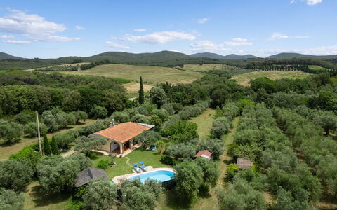 Villa Il Cipresso: Cielo, Nube, Planta, Planta De La Comunidad, Ecorregión, Paisaje Natural, Árbol, El Terreno Del Lote, Vegetación, Casa