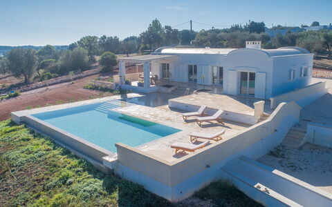 Villa Amelia: Cielo, Propiedad, Edificio, Ventana, Azur, Sombra, El Terreno Del Lote, Arquitectura, Piscina, Diseño Urbano