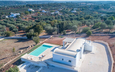 Villa Amelia: Tiempo De Día, Propiedad, Cielo, Edificio, Azur, Árbol, Diseño Urbano, Planta, Barrio Residencial, Casa