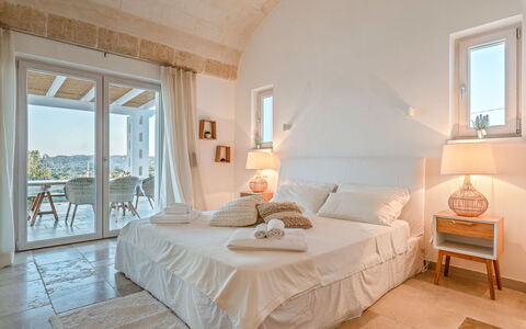Villa Amelia: Habitación, Habitación, Mueble, Propiedad, Cama, Diseño De Interiores, Suelo, Edificio, Techo, Pared