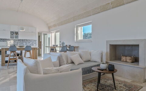 Villa Amelia: Sala, Habitación, Propiedad, Diseño De Interiores, Mueble, Edificio, Casa, Casa, Bienes Raíces, Suelo