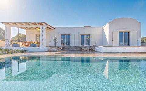 Villa Amelia: Propiedad, Piscina, Edificio, Casa, Bienes Raíces, Casa, Arquitectura, Villa, Inmuebles, Recurso