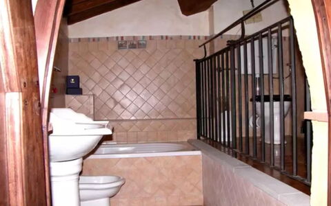 Monastery Guest House: Marrón, Propiedad, Edificio, Ventana, Baño, Madera, Arquitectura, Diseño De Interiores, Casa